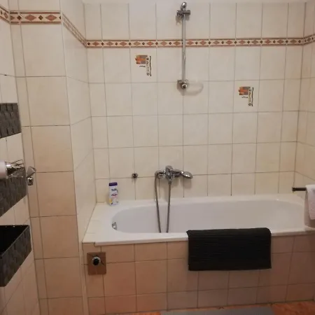 City Centre Apartment *