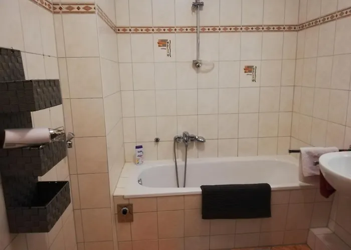 City Centre Apartment *